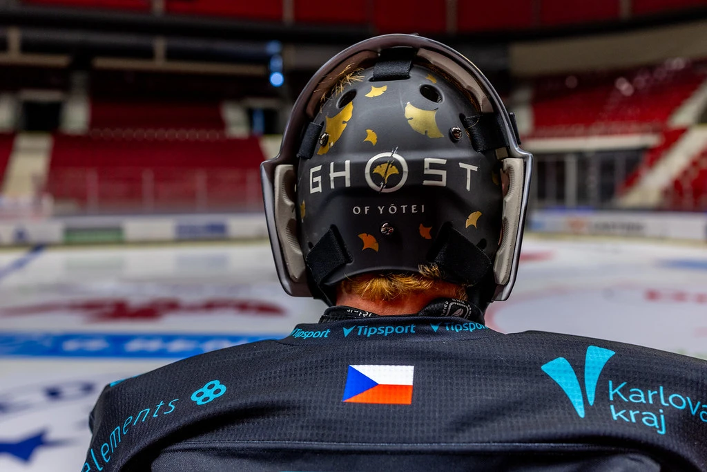 Brankář Frodl nastoupí v unikátní masce Ghost of Yōtei - po utkání jde do aukce by MagicStark