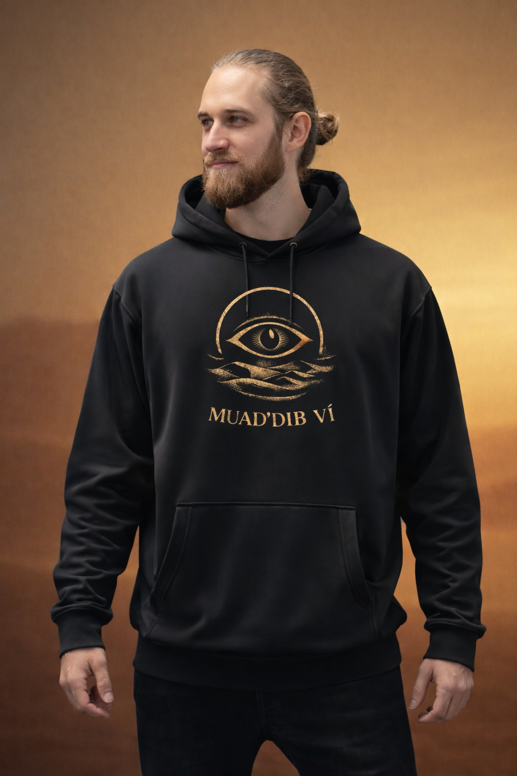 Dune: Awakening unisex mikina „Muad’Dib ví“ | když se poušť dívá… tak ty hlavně nedělej hluk